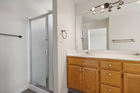 Bath - 1287 Gentry Ct, Tracy, CA 95377 photo 5 of 5