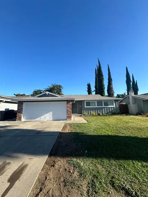 52 Lochmoor Cir, Sacramento, CA 95823