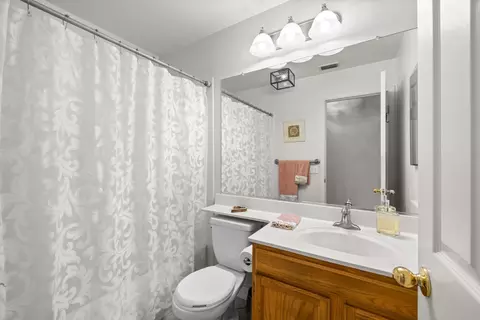 Bath - 8649 Mullein Ct, Antelope, CA 95843 photo 2 of 6