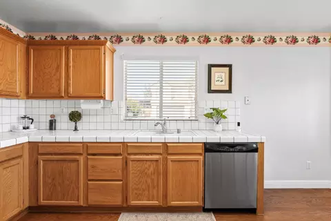 Kitchen - 8649 Mullein Ct, Antelope, CA 95843 photo 3 of 6
