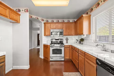 Kitchen - 8649 Mullein Ct, Antelope, CA 95843 photo 2 of 6