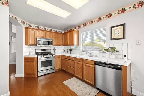 Kitchen - 8649 Mullein Ct, Antelope, CA 95843 photo 4 of 6