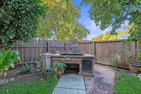 Exterior - 620 Gold St, Manteca, CA 95336 photo 5 of 7