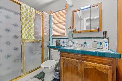 Bath - 620 Gold St, Manteca, CA 95336 photo 1 of 2