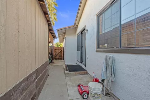 Exterior - 620 Gold St, Manteca, CA 95336 photo 6 of 7