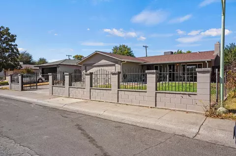 7516 Lemarsh Way, Sacramento, CA 95822