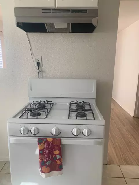 Kitchen - 4605 Summer St, Olivehurst, CA 95961 photo 2 of 2