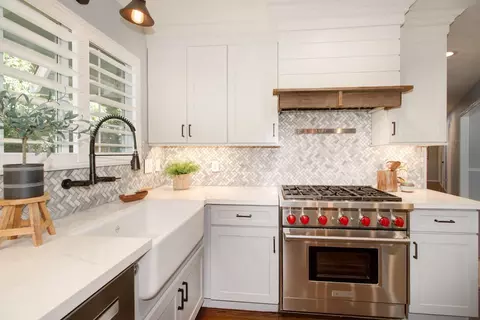 Kitchen - 8630 Pershing Ave, Fair Oaks, CA 95628 photo 7 of 11