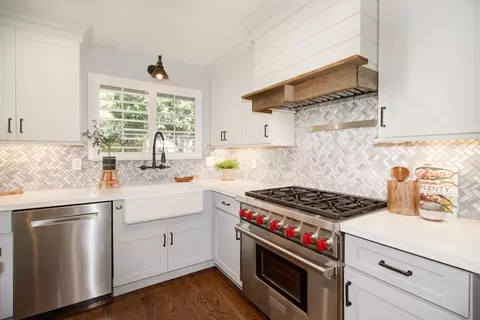 Kitchen - 8630 Pershing Ave, Fair Oaks, CA 95628 photo 8 of 11