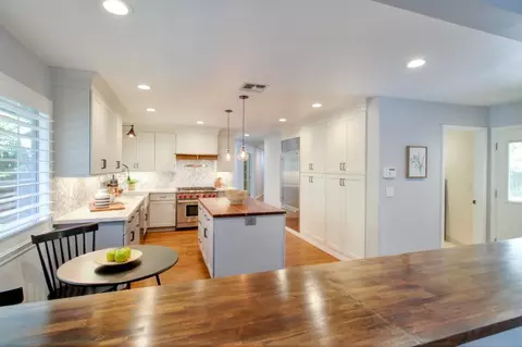 Kitchen - 8630 Pershing Ave, Fair Oaks, CA 95628 photo 2 of 11