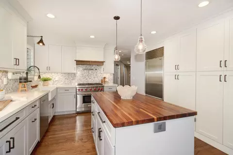 Kitchen - 8630 Pershing Ave, Fair Oaks, CA 95628 photo 5 of 11