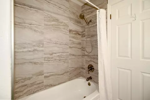 Bath - 8630 Pershing Ave, Fair Oaks, CA 95628 photo 4 of 4