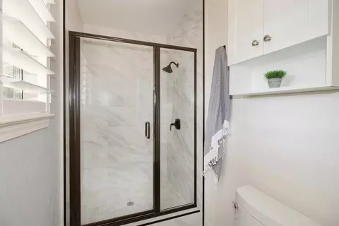 Bath - 8630 Pershing Ave, Fair Oaks, CA 95628 photo 2 of 4