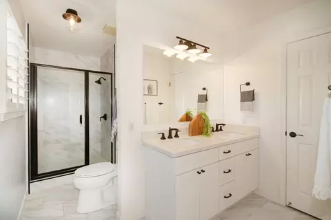 Bath - 8630 Pershing Ave, Fair Oaks, CA 95628 photo 1 of 4