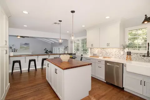 Kitchen - 8630 Pershing Ave, Fair Oaks, CA 95628 photo 10 of 11
