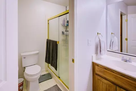 Bath - 1722 Brookside Dr, Manteca, CA 95336 photo 2 of 2