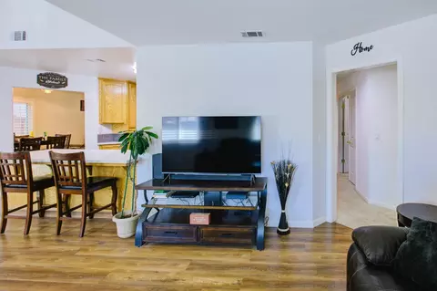 Entry Way - 1722 Brookside Dr, Manteca, CA 95336 photo 3 of 4