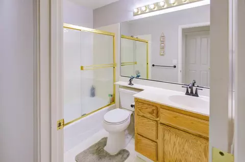 Bath - 1722 Brookside Dr, Manteca, CA 95336 photo 1 of 2