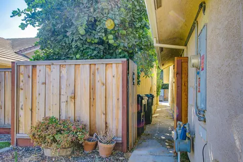 Exterior - 1722 Brookside Dr, Manteca, CA 95336 photo 4 of 8