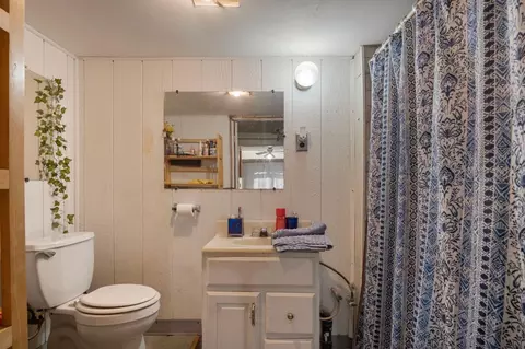 Bath - 3435 Blaker Rd, Ceres, CA 95307 photo 3 of 4