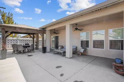 Exterior - 1021 Gabrielle Pl, Ripon, CA 95366 photo 4 of 9
