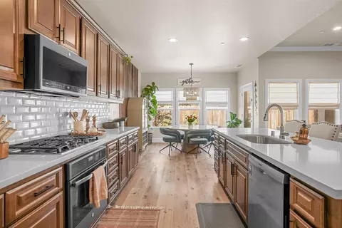 Kitchen - 1021 Gabrielle Pl, Ripon, CA 95366 photo 4 of 5