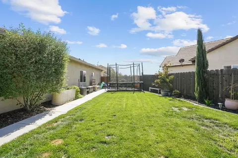 Exterior - 1021 Gabrielle Pl, Ripon, CA 95366 photo 9 of 9