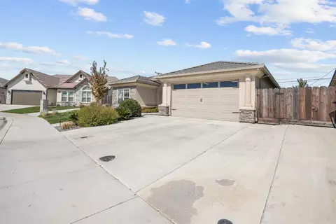 Exterior - 1021 Gabrielle Pl, Ripon, CA 95366 photo 2 of 9