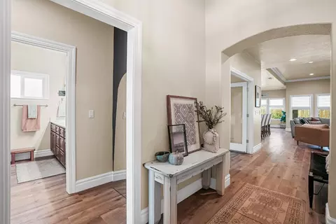 Entry Way - 1021 Gabrielle Pl, Ripon, CA 95366 photo 2 of 4