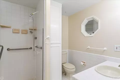 Bath - 2100 Gordon Ave, Modesto, CA 95350 photo 2 of 2