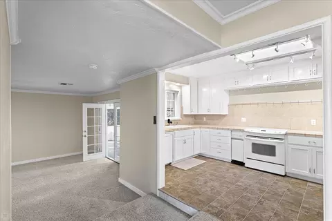 Entry Way - 2100 Gordon Ave, Modesto, CA 95350 photo 2 of 4
