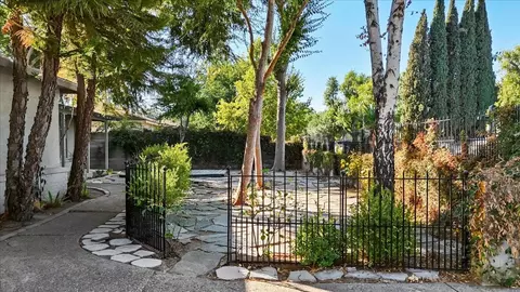 Exterior - 2100 Gordon Ave, Modesto, CA 95350 photo 3 of 12
