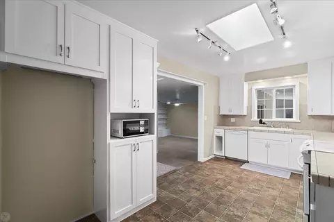 Kitchen - 2100 Gordon Ave, Modesto, CA 95350 photo 4 of 4