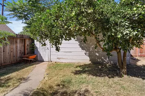Exterior - 135 Grant St, Modesto, CA 95354 photo 8 of 9