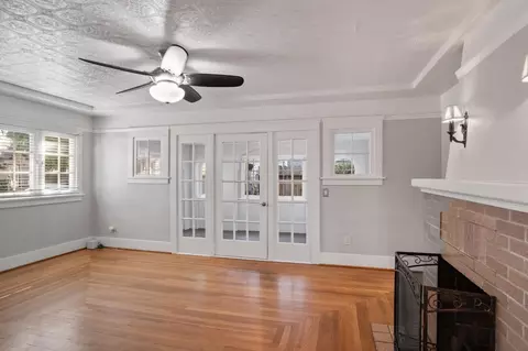Living - 135 Grant St, Modesto, CA 95354 photo 2 of 4