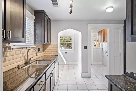 Entry Way - 135 Grant St, Modesto, CA 95354 photo 1 of 2