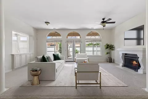 Living - 4725 Via Brezza, Modesto, CA 95357 photo 2 of 5