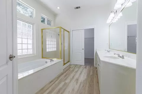 Bath - 4725 Via Brezza, Modesto, CA 95357 photo 3 of 5