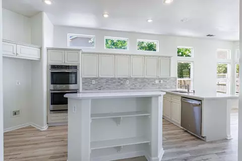 Kitchen - 4725 Via Brezza, Modesto, CA 95357 photo 4 of 5