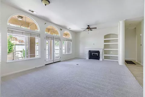Living - 4725 Via Brezza, Modesto, CA 95357 photo 4 of 5