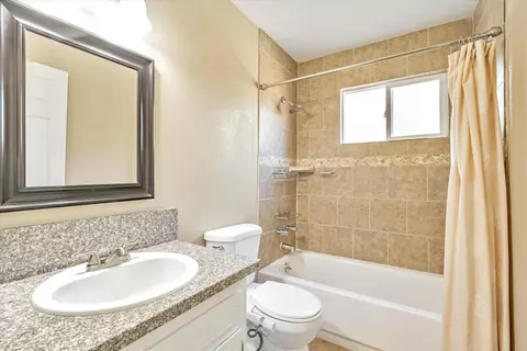 Bath - 2105 Bodega Ln, Modesto, CA 95350 photo 1 of 1