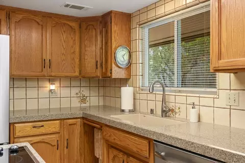 Kitchen - 1662 Stonecrest Rd, Placerville, CA 95667 photo 5 of 11