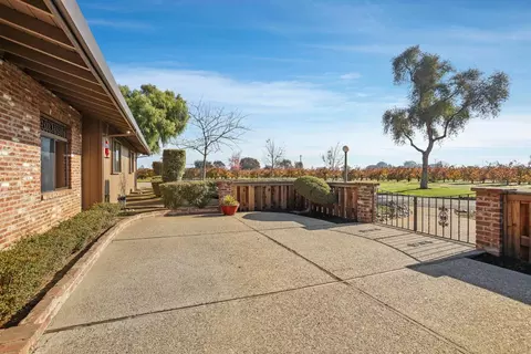 Exterior - 3575 W Turner Rd, Lodi, CA 95242 photo 4 of 11