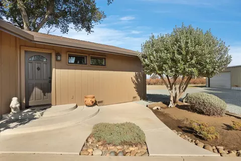 Exterior - 3575 W Turner Rd, Lodi, CA 95242 photo 10 of 11
