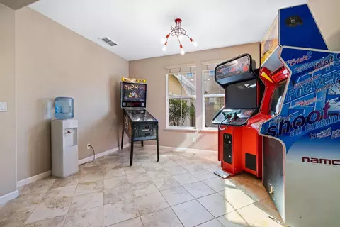 Entry Way - 20865 Grapevine Dr, Patterson, CA 95363 photo 2 of 4