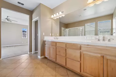 Entry Way - 20865 Grapevine Dr, Patterson, CA 95363 photo 3 of 4