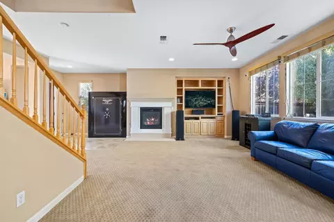Living - 20865 Grapevine Dr, Patterson, CA 95363 photo 2 of 3