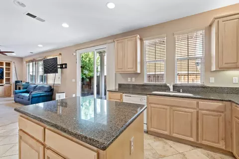Kitchen - 20865 Grapevine Dr, Patterson, CA 95363 photo 3 of 5