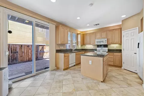 Kitchen - 20865 Grapevine Dr, Patterson, CA 95363 photo 1 of 5