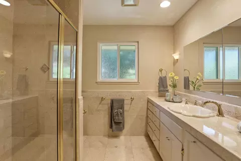 Bath - 1387 Crom St, Manteca, CA 95337 photo 2 of 3